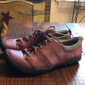 Keen burgundy leather shoes, Women’s 9
